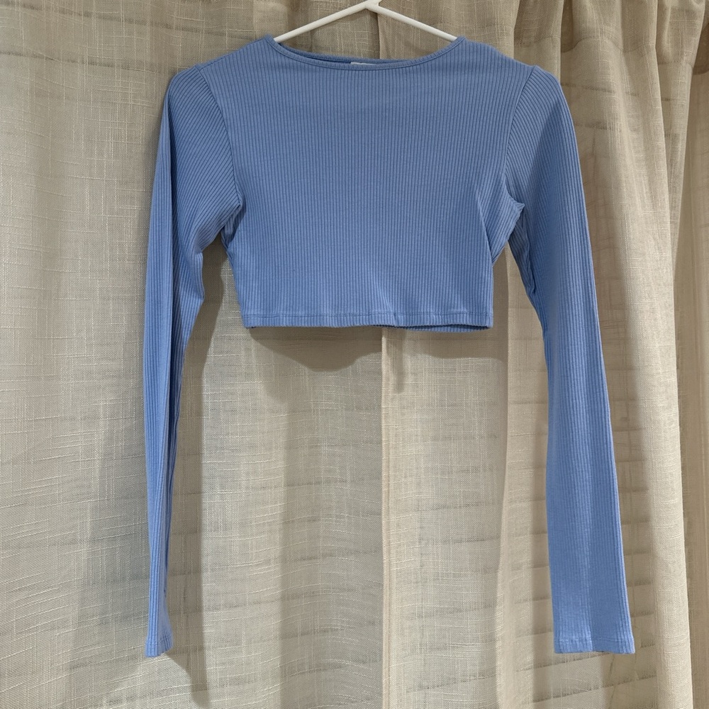 Blue crop with thumb hole